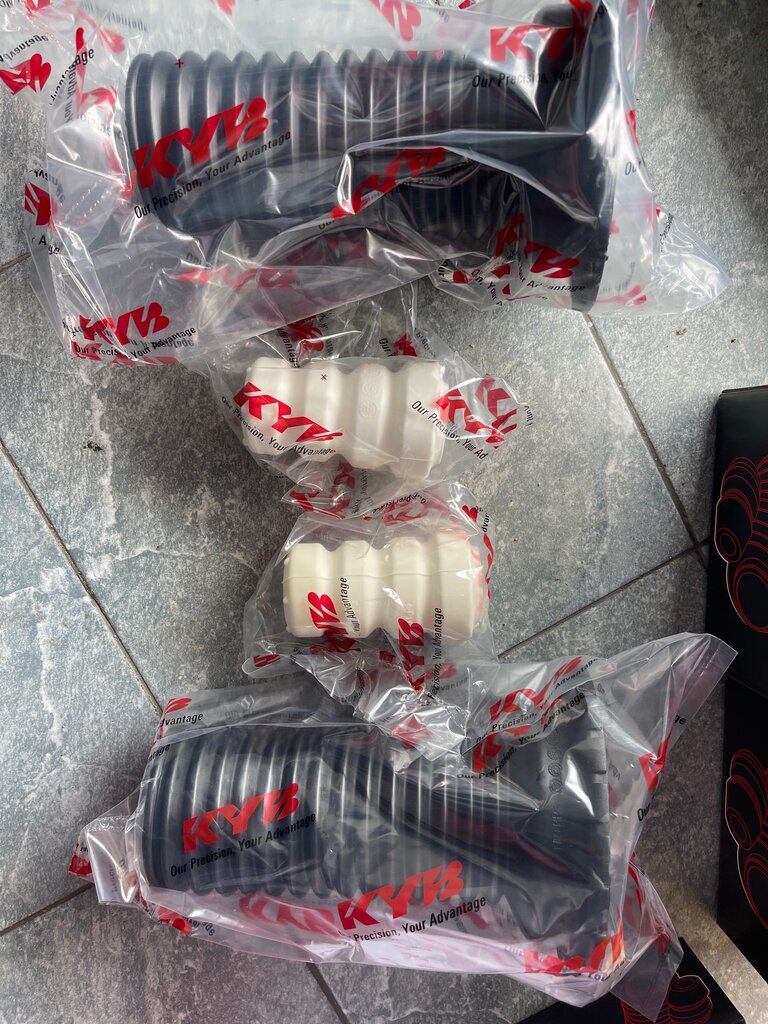KYB TOYOTA PRIUS 1 4 Shock Absorber