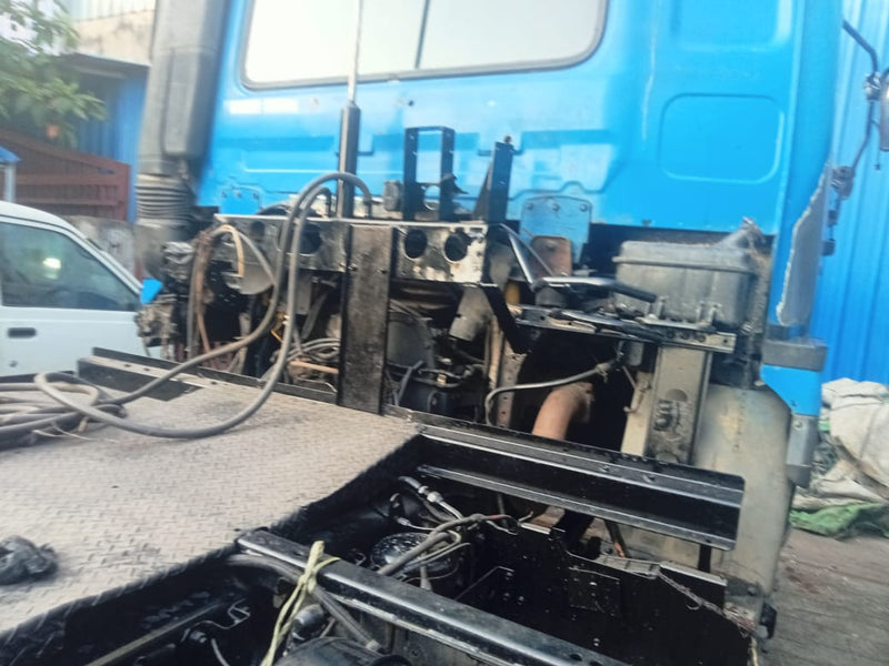 NISSAN DIESEL 2000 GE13 , หัวรถไถดีเซล (4x2) (RHD) (014460)