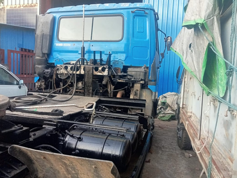 NISSAN DIESEL 2000 GE13 , หัวรถไถดีเซล (4x2) (RHD) (014460)