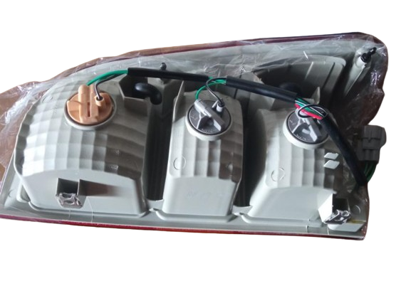 AA MOTOR Left Tail Lamp for Toyota Hilux Vigo (2004–2010) - 81561-0K010