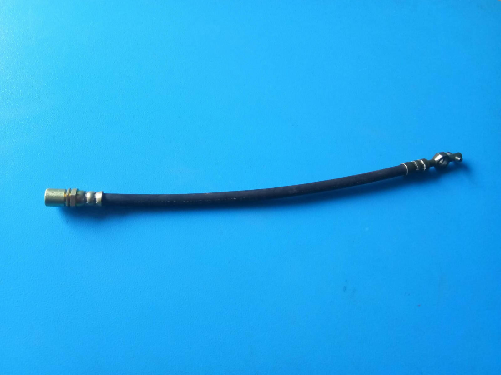 Cluth Oil Hose Assembly: 1/4x R1 Hose With (70011-08-04) x (20111-12-04) ZMTE, 18" Long (007639) Assy